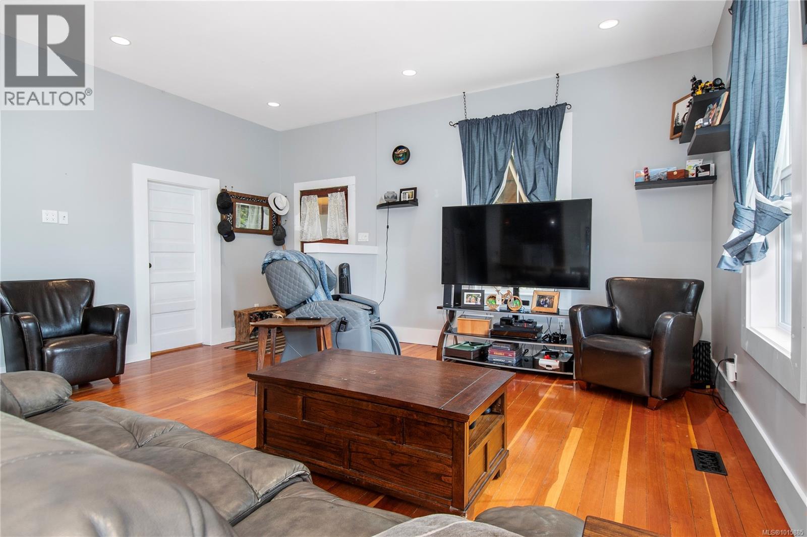 2792 Dunsmuir Ave, Cumberland, British Columbia  V0R 1S0 - Photo 11 - 1015885