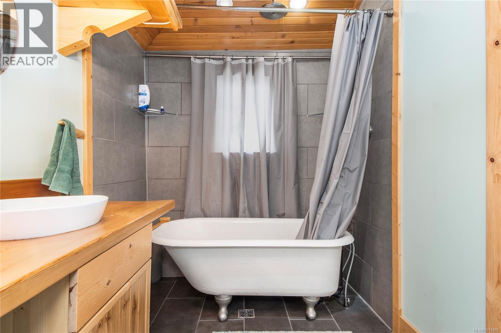 2792 Dunsmuir Ave, Cumberland, British Columbia  V0R 1S0 - Photo 4 - 1015885