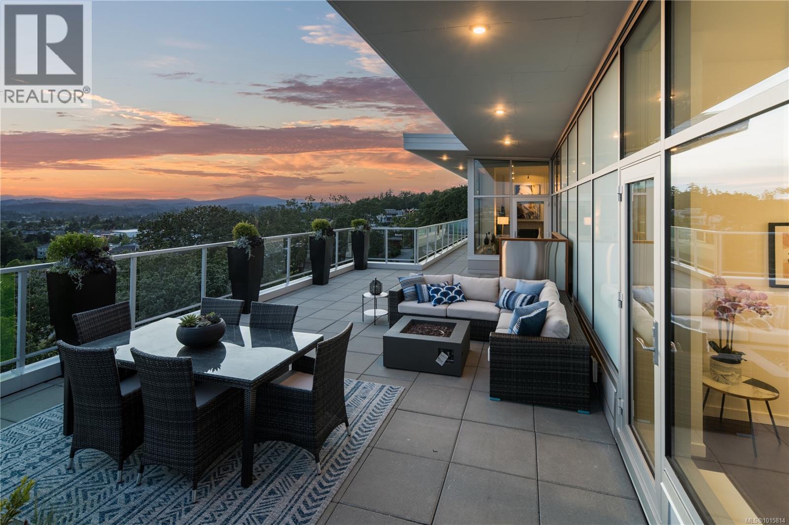 PH902 4009 Rainbow Hill Lane, Saanich, British Columbia