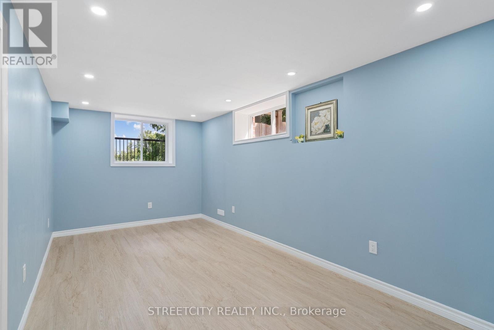 Photo 23 of 30 for 69 Yvonne Crescent