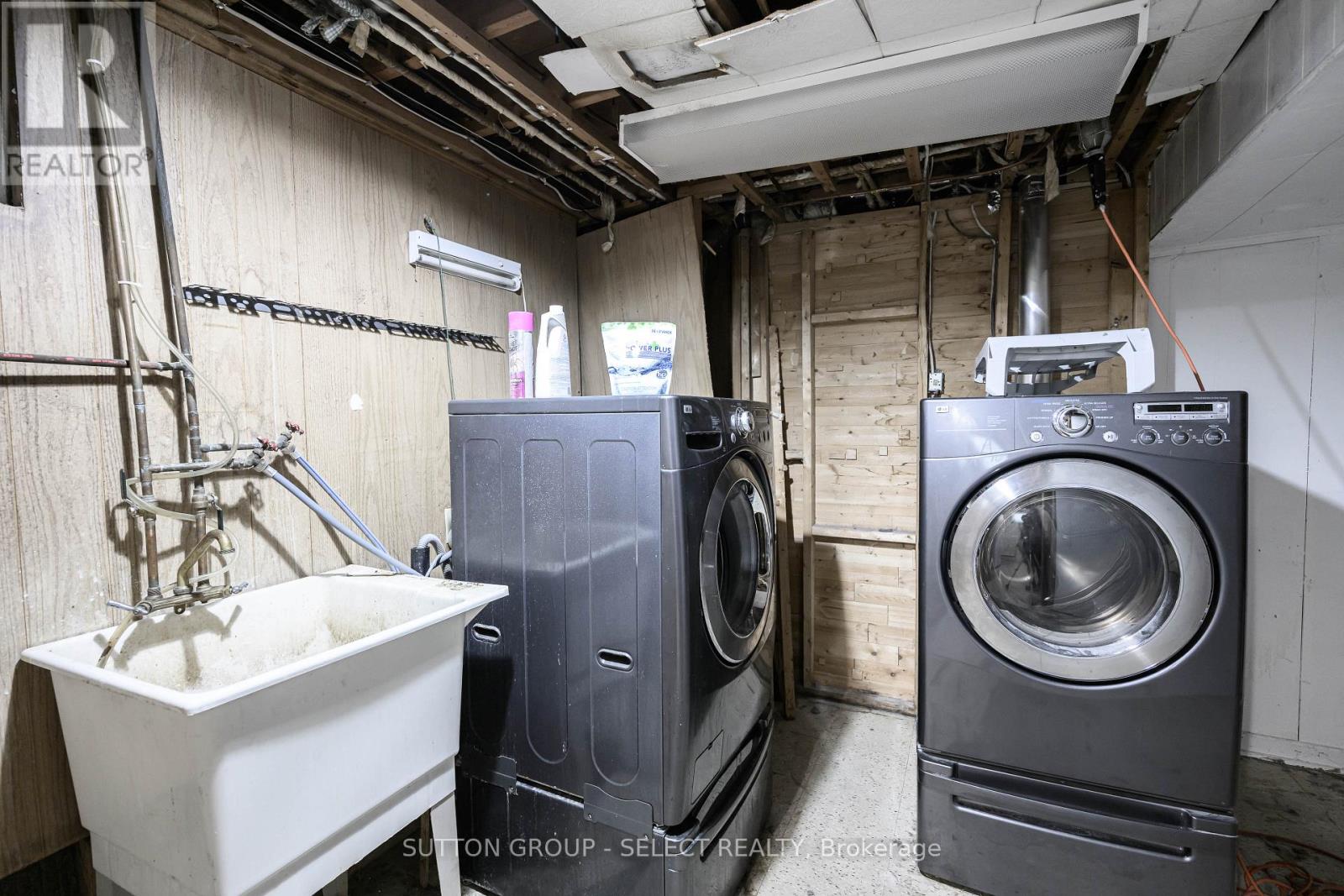110 Laurentian Drive N, London East (East O), Ontario  N5W 1P2 - Photo 11 - X12448958