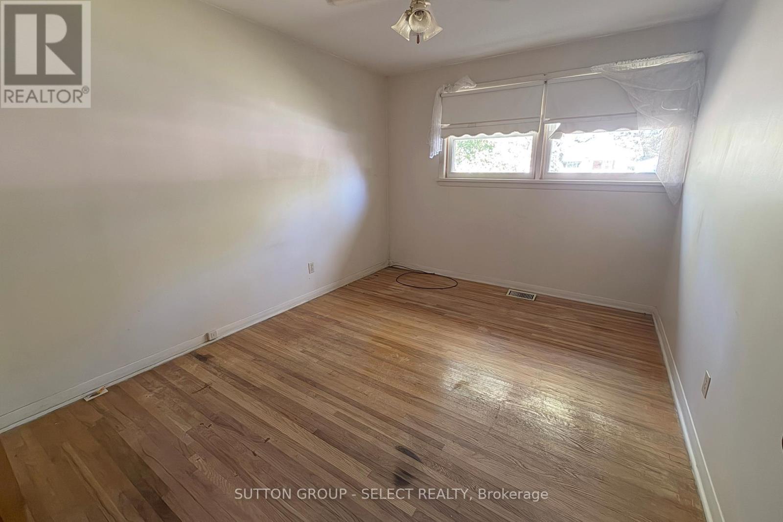 110 Laurentian Drive N, London East (East O), Ontario  N5W 1P2 - Photo 15 - X12448958