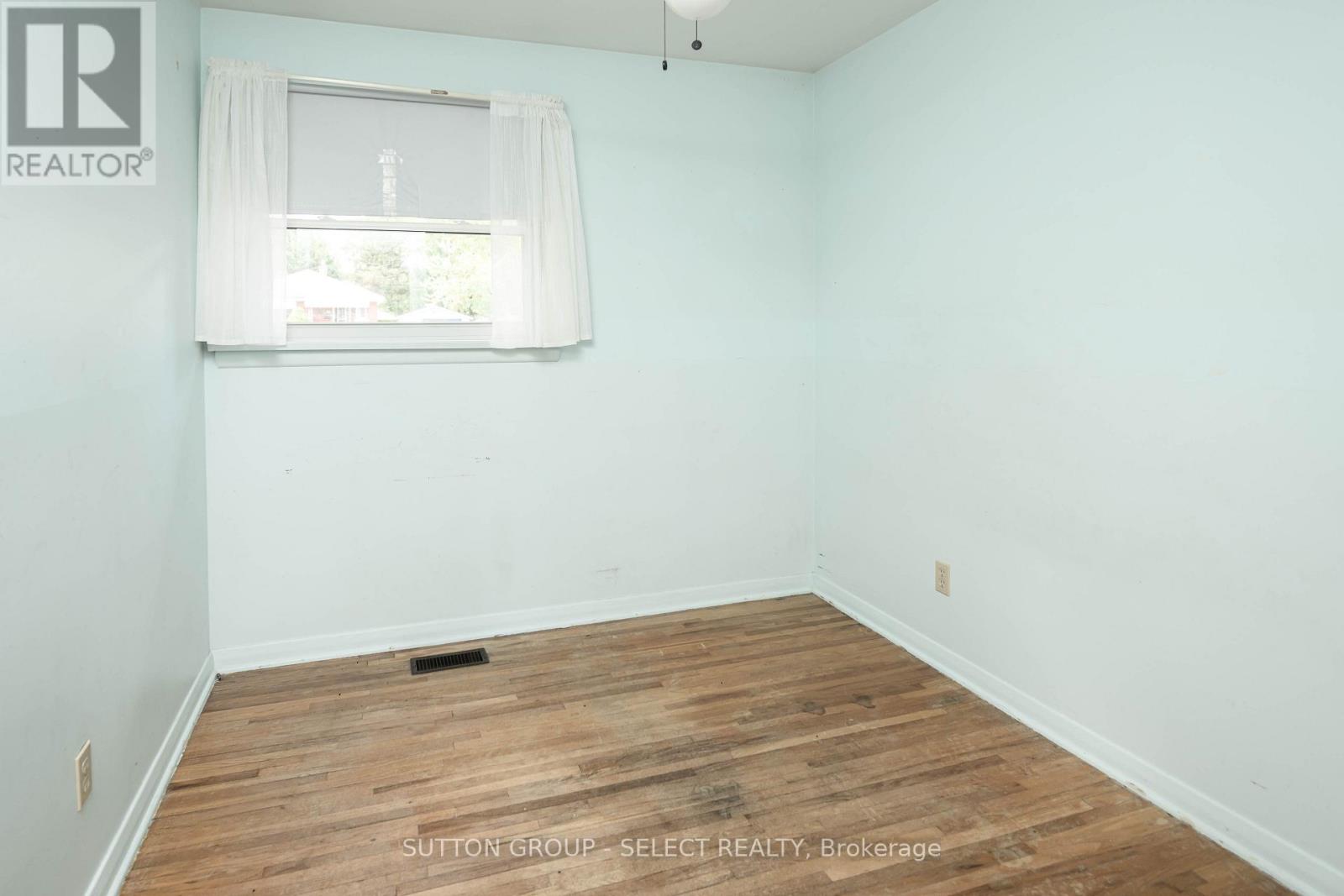 110 Laurentian Drive N, London East (East O), Ontario  N5W 1P2 - Photo 7 - X12448958