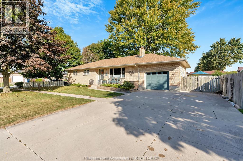 MLS# 25025139: 9 BRIDLE PATH ROAD, Wallaceburg, Canada