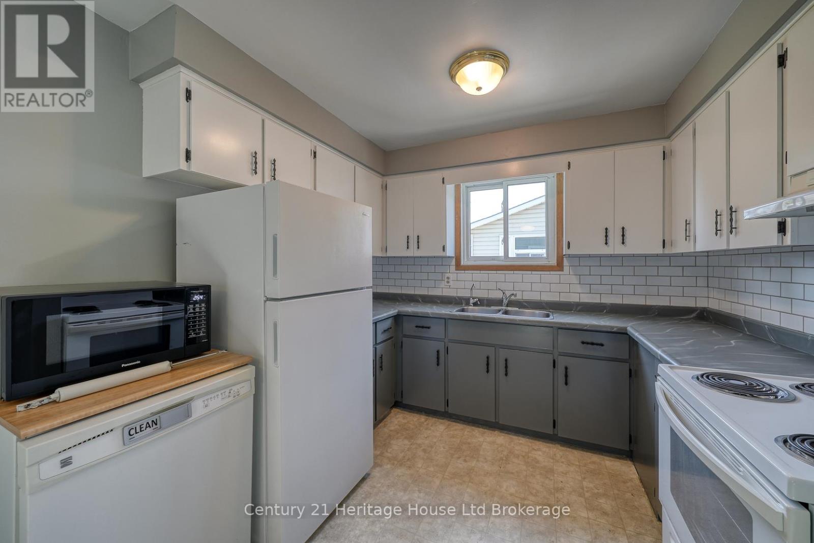 1068 Cree Avenue, Woodstock, Ontario  N4T 1A2 - Photo 19 - X12443747