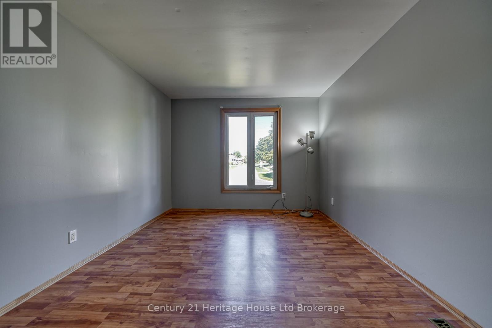 1068 Cree Avenue, Woodstock, Ontario  N4T 1A2 - Photo 13 - X12443747