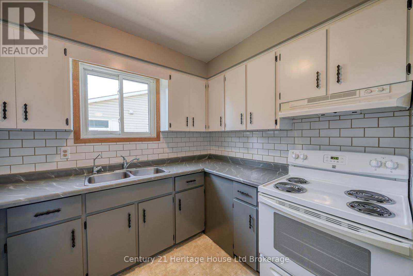 1068 Cree Avenue, Woodstock, Ontario  N4T 1A2 - Photo 21 - X12443747