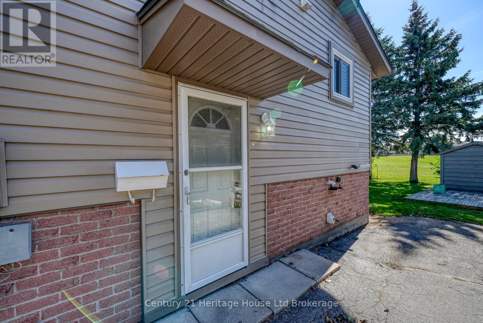 1068 Cree Avenue, Woodstock, Ontario  N4T 1A2 - Photo 6 - X12443747