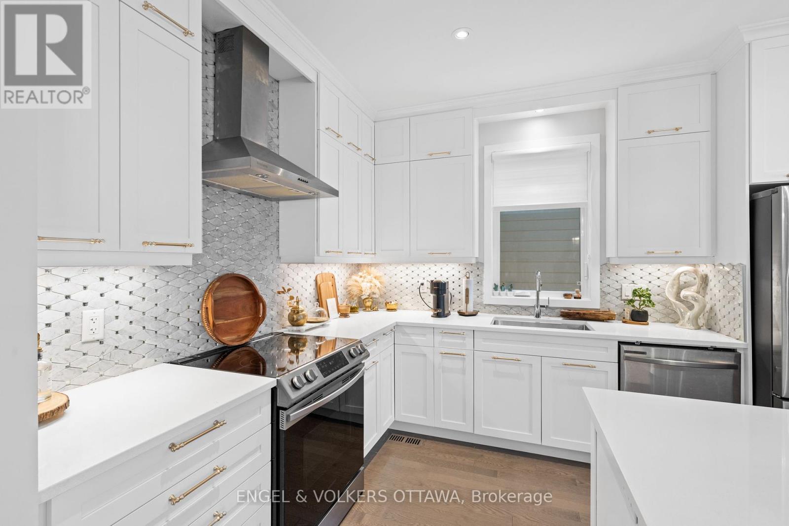 933 Islington Way, Ottawa, Ontario  K1T 0T7 - Photo 11 - X12449007