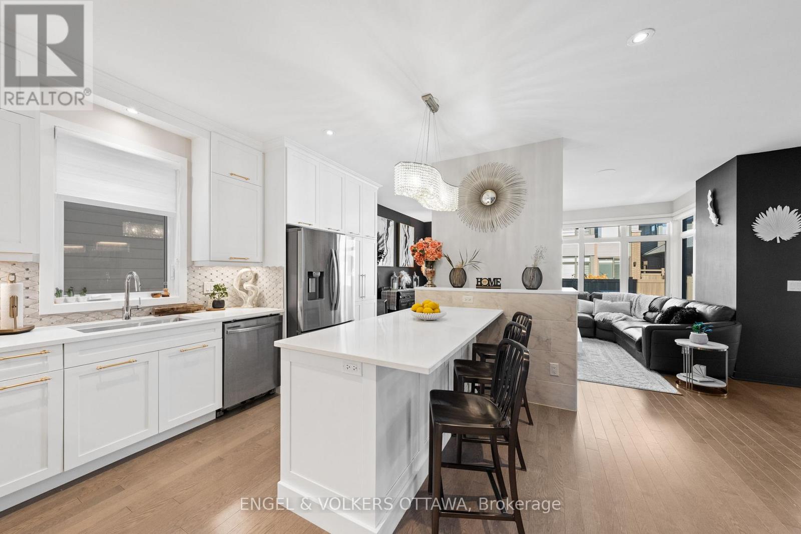 933 Islington Way, Ottawa, Ontario  K1T 0T7 - Photo 13 - X12449007