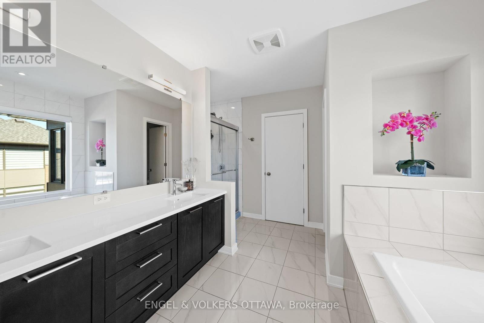 933 Islington Way, Ottawa, Ontario  K1T 0T7 - Photo 24 - X12449007