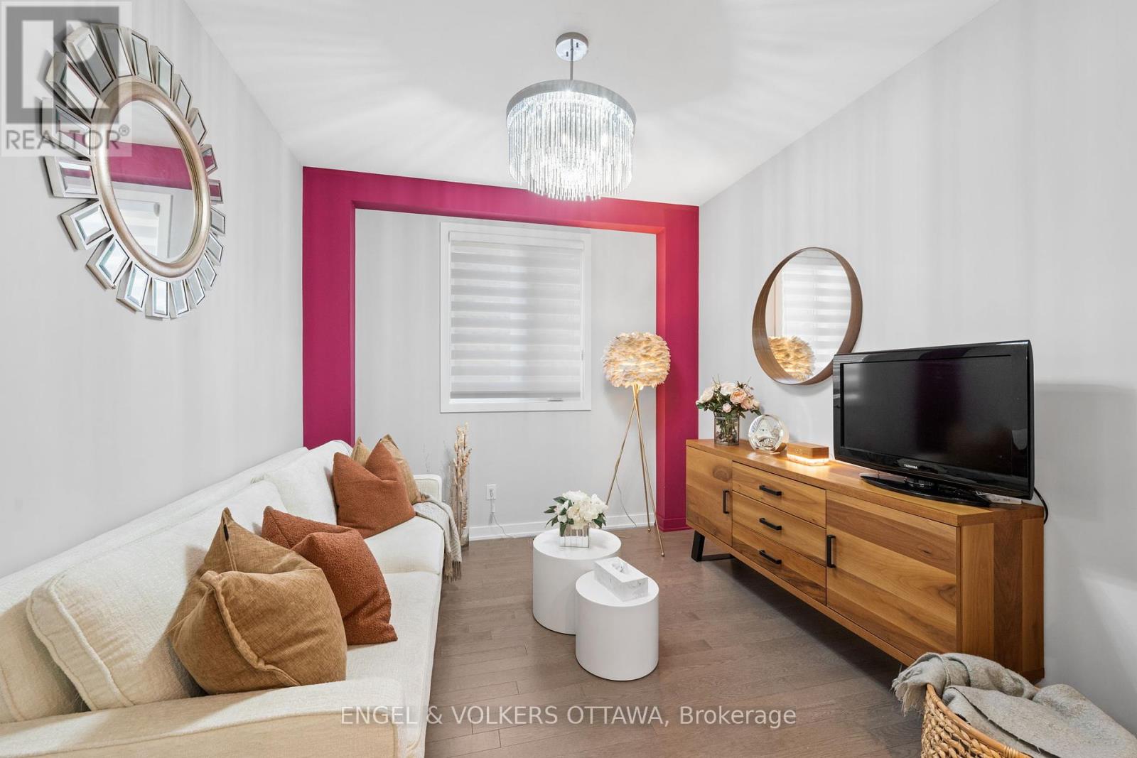 933 Islington Way, Ottawa, Ontario  K1T 0T7 - Photo 8 - X12449007