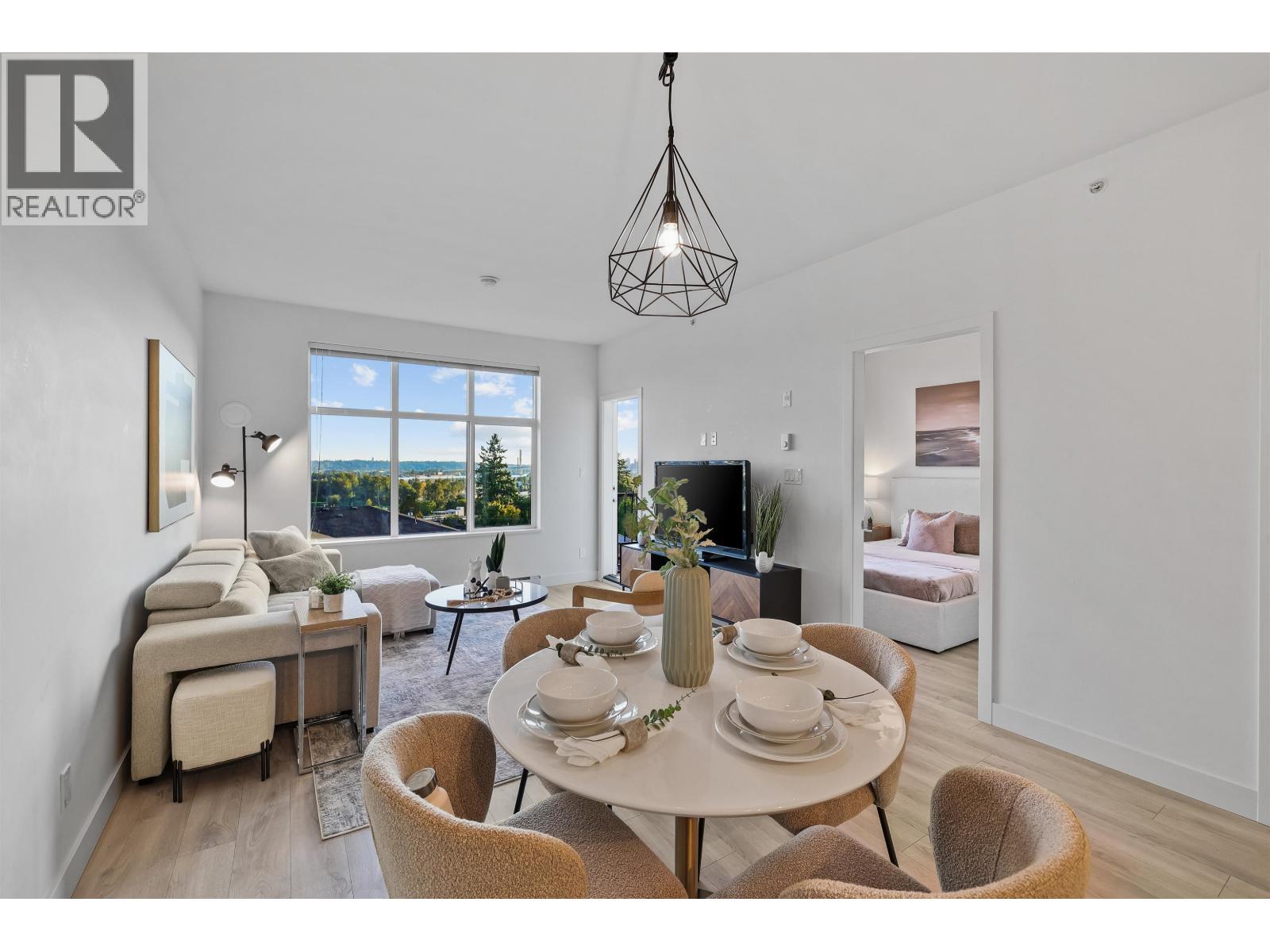 403 828 GAUTHIER AVENUE, Coquitlam, British Columbia