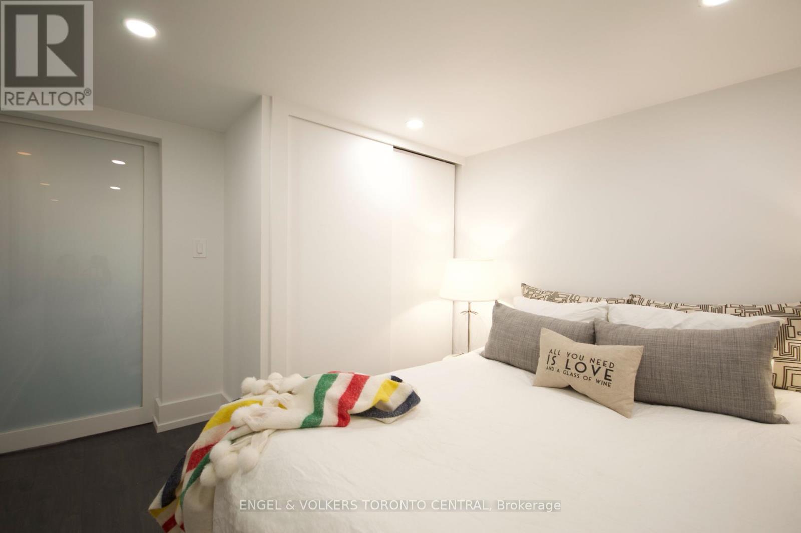 Lower 1 - 173 Carlton Street, Toronto, Ontario  M5A 2K3 - Photo 10 - C12448799