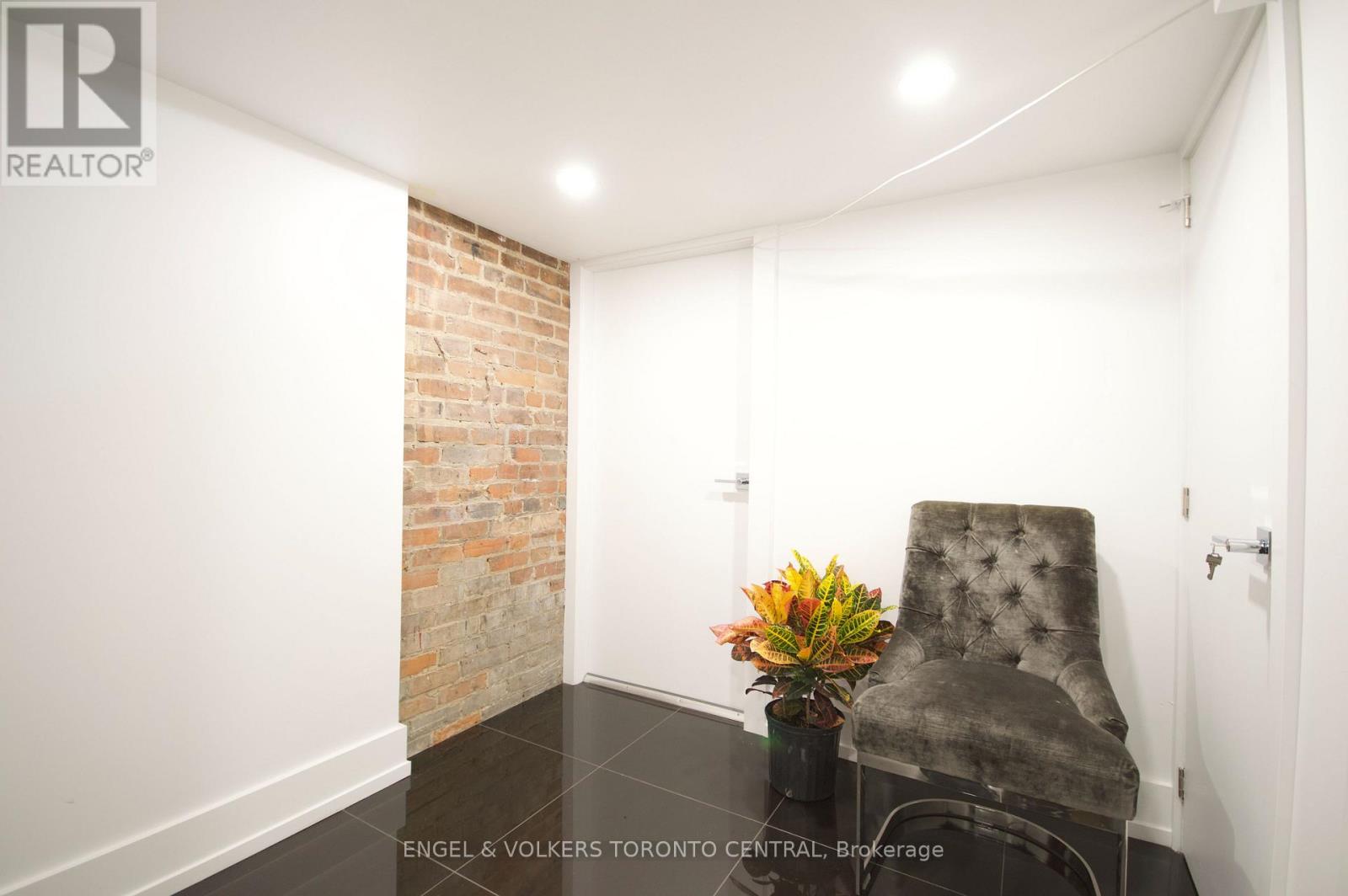 Lower 1 - 173 Carlton Street, Toronto, Ontario  M5A 2K3 - Photo 11 - C12448799