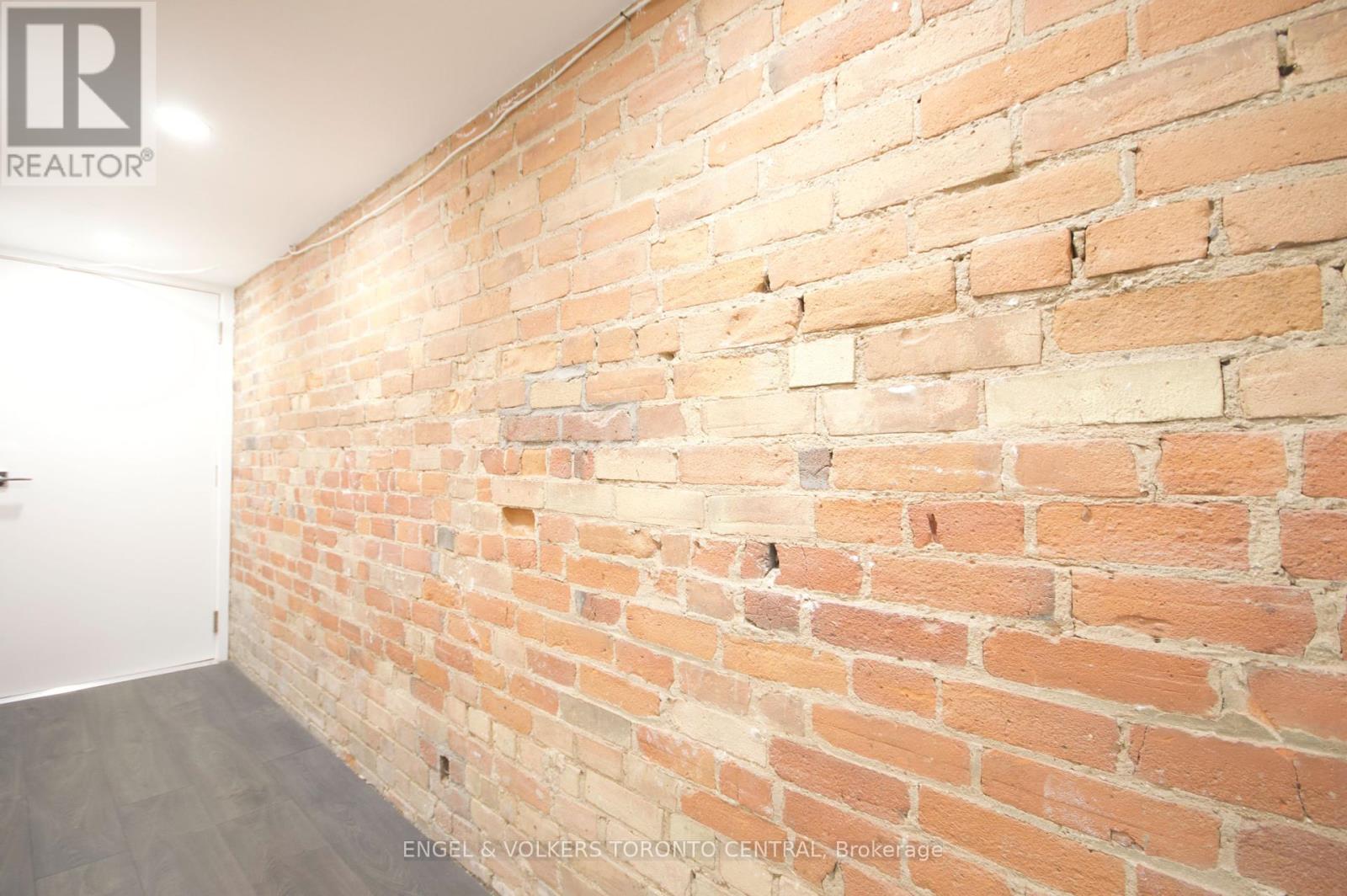 Lower 1 - 173 Carlton Street, Toronto, Ontario  M5A 2K3 - Photo 7 - C12448799