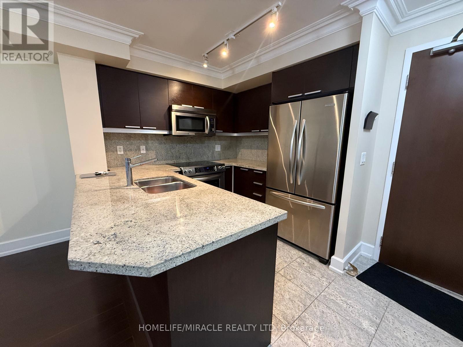 302 - 650 Sheppard Ave Avenue E, Toronto, Ontario  M2K 1B7 - Photo 4 - C12448806