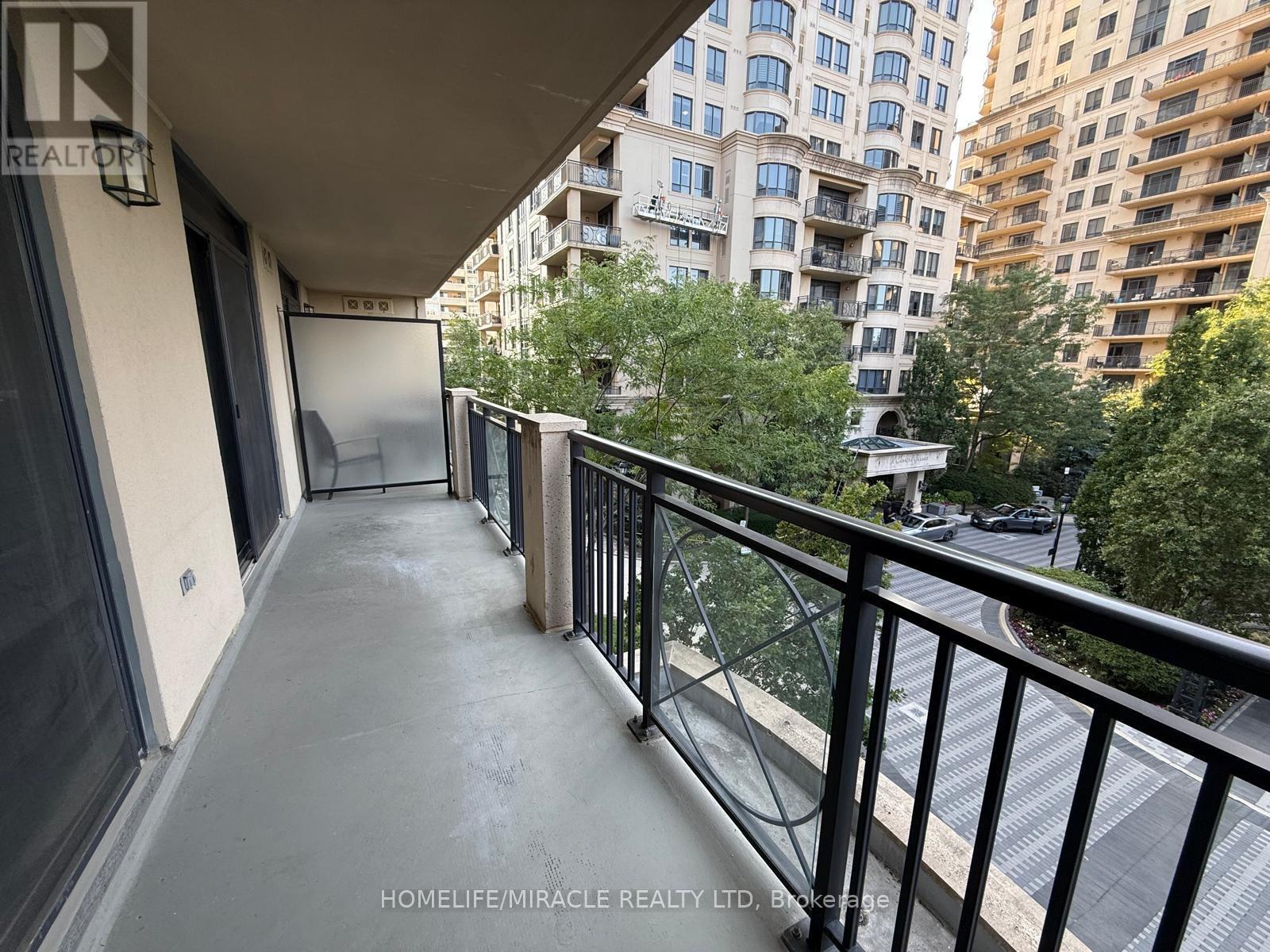 302 - 650 Sheppard Ave Avenue E, Toronto, Ontario  M2K 1B7 - Photo 6 - C12448806
