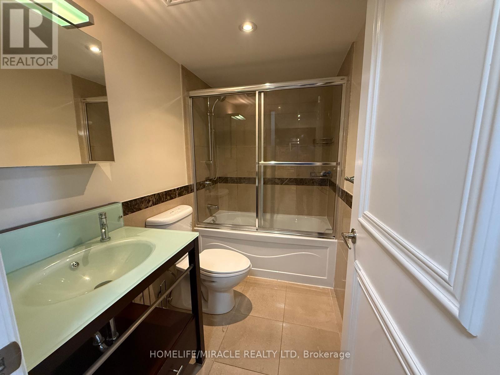 302 - 650 Sheppard Ave Avenue E, Toronto, Ontario  M2K 1B7 - Photo 8 - C12448806