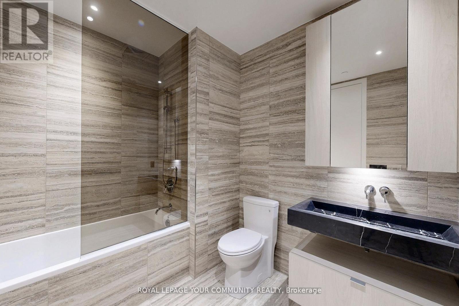 6002 - 11 Yorkville Avenue, Toronto, Ontario  M4W 0B7 - Photo 14 - C12448898