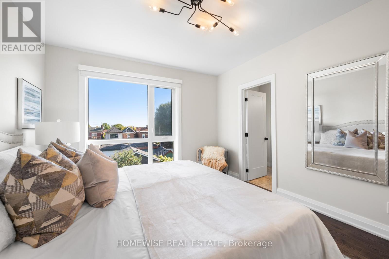 17 Earnscliffe Road, Toronto (Oakwood Village), Ontario  M6E 1J4 - Photo 19 - C12448912