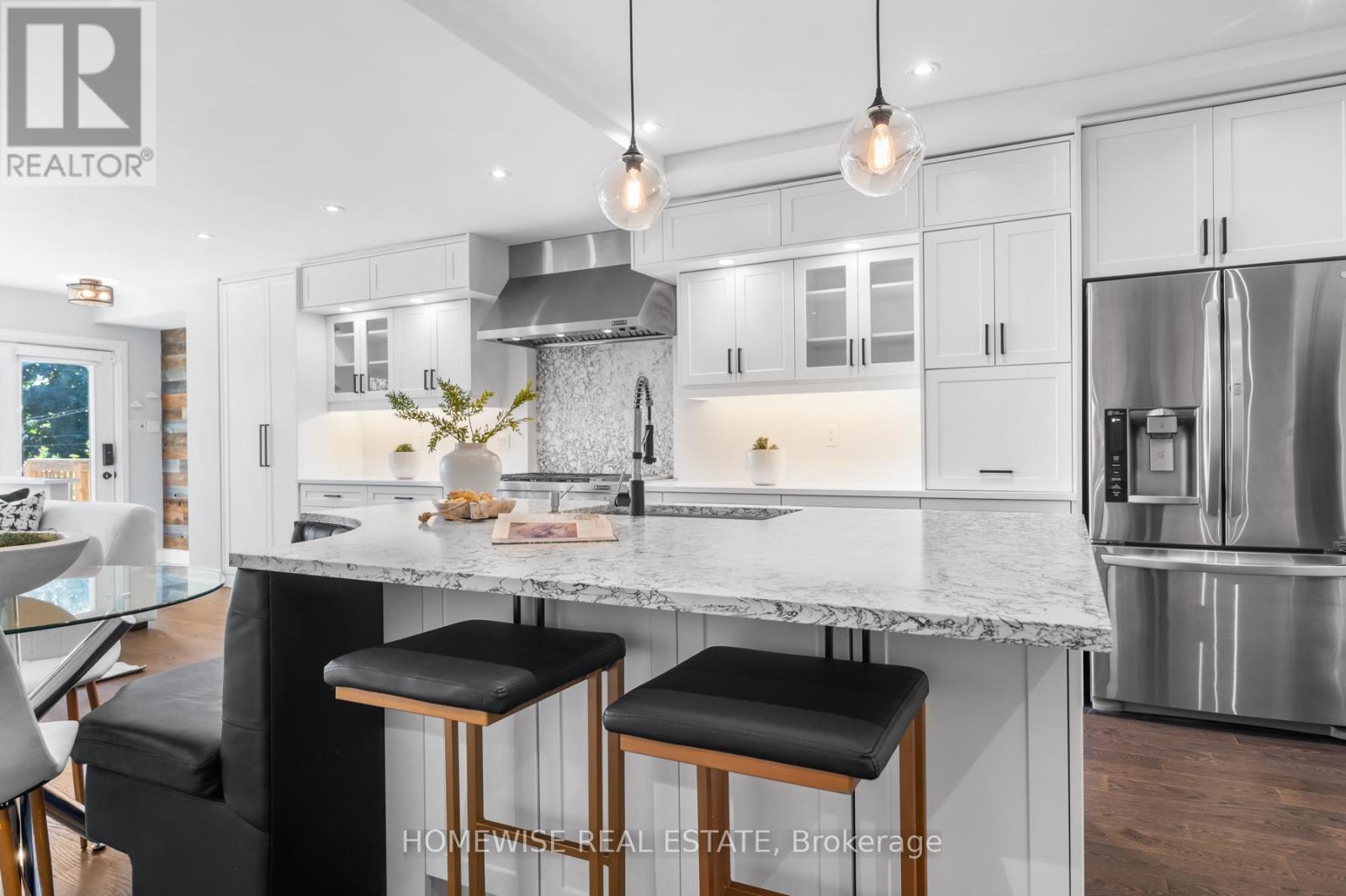 17 Earnscliffe Road, Toronto (Oakwood Village), Ontario  M6E 1J4 - Photo 2 - C12448912