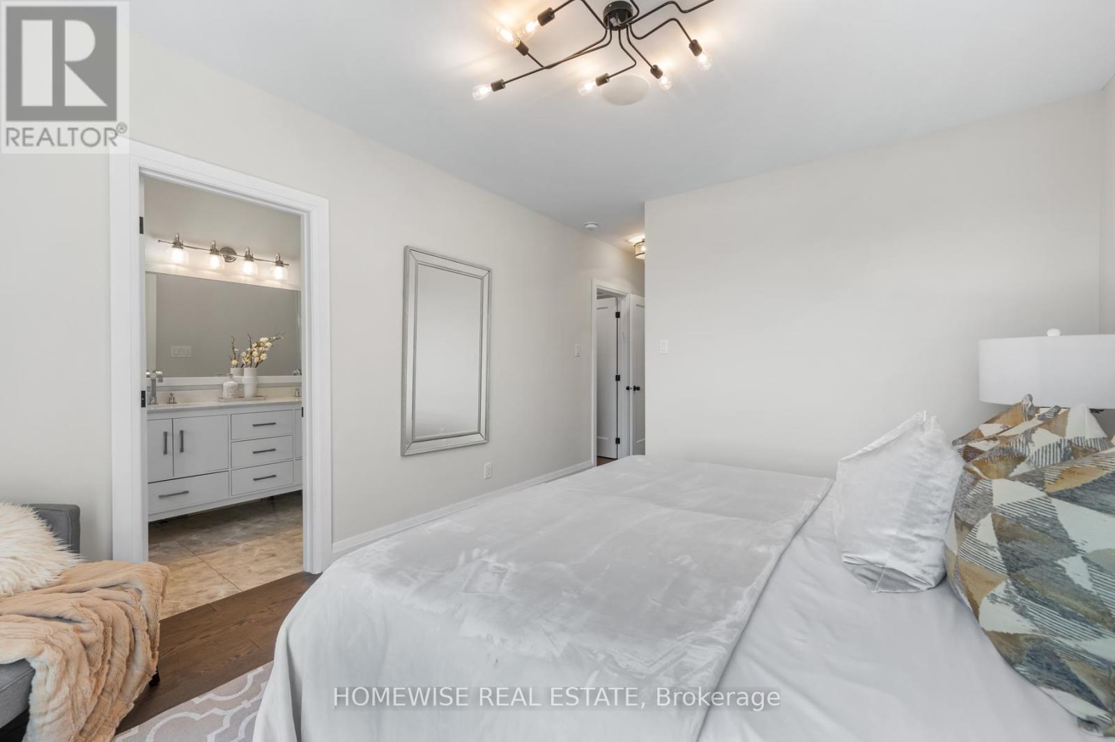17 Earnscliffe Road, Toronto (Oakwood Village), Ontario  M6E 1J4 - Photo 20 - C12448912
