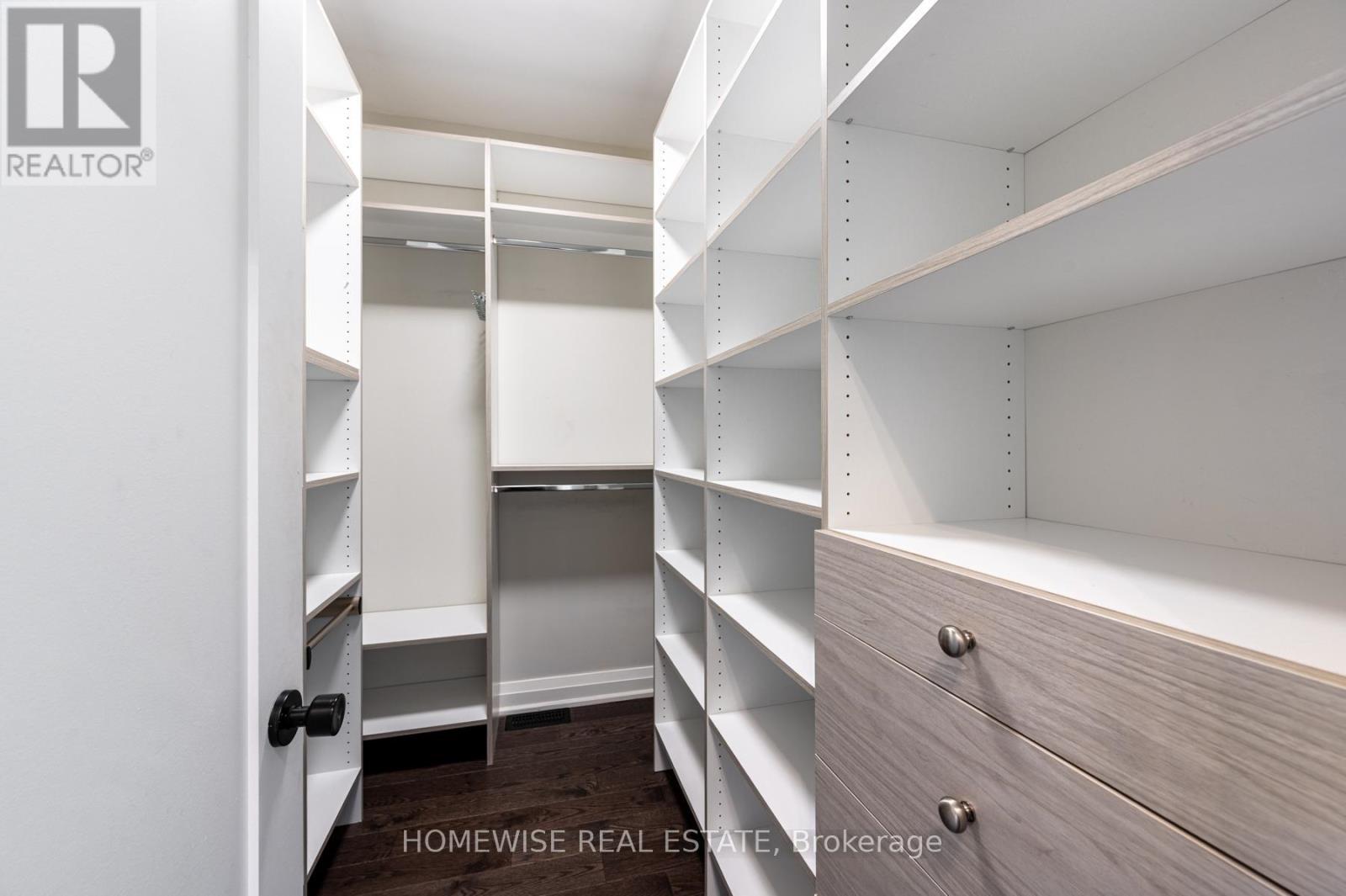 17 Earnscliffe Road, Toronto (Oakwood Village), Ontario  M6E 1J4 - Photo 22 - C12448912