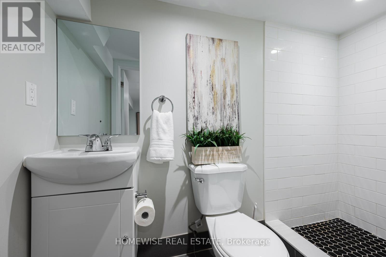 17 Earnscliffe Road, Toronto (Oakwood Village), Ontario  M6E 1J4 - Photo 37 - C12448912