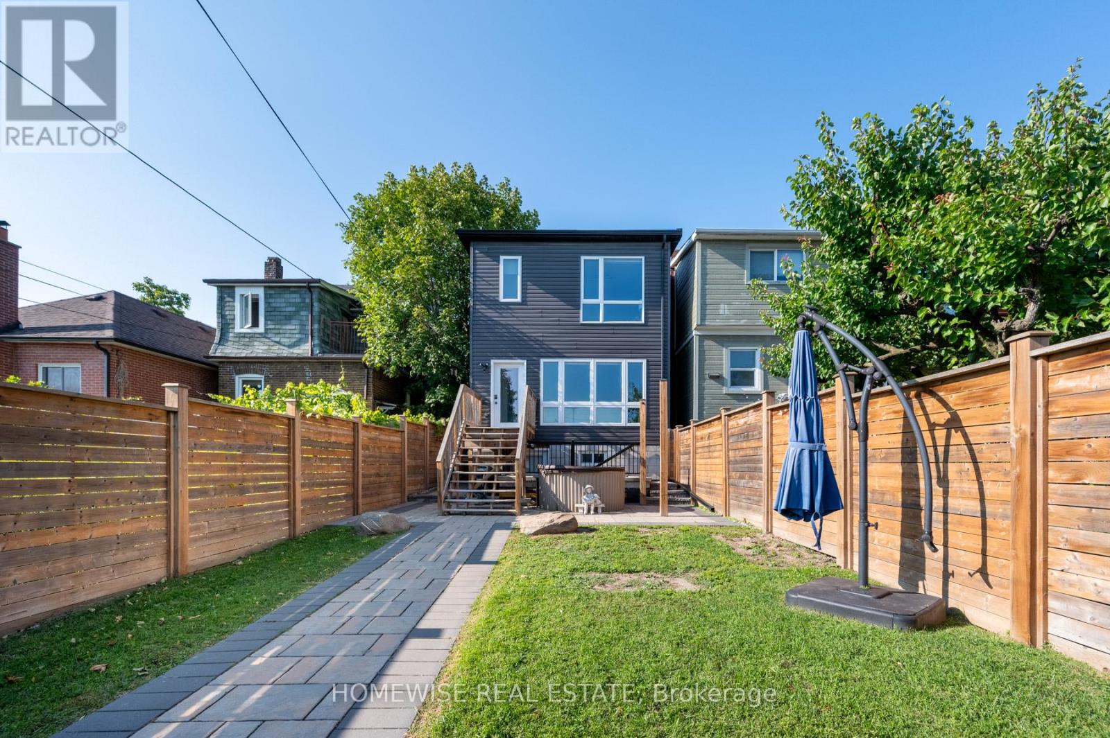 17 Earnscliffe Road, Toronto (Oakwood Village), Ontario  M6E 1J4 - Photo 41 - C12448912