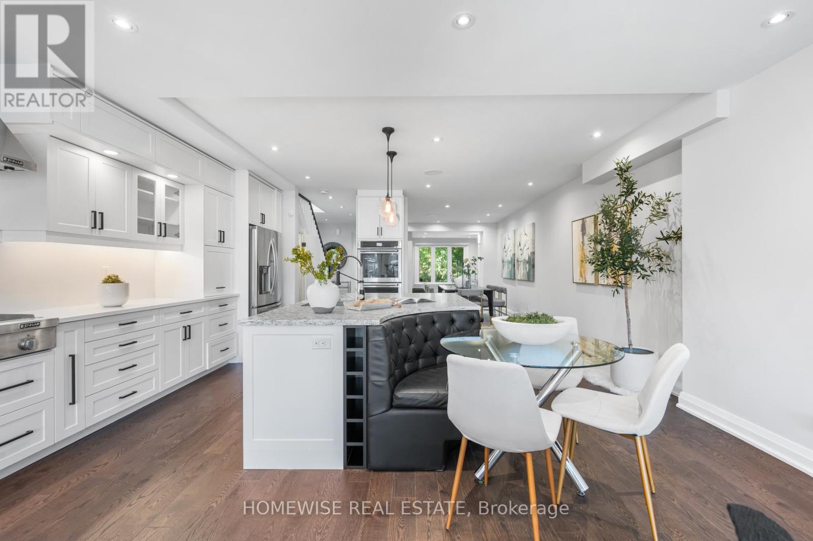 17 Earnscliffe Road, Toronto (Oakwood Village), Ontario  M6E 1J4 - Photo 8 - C12448912