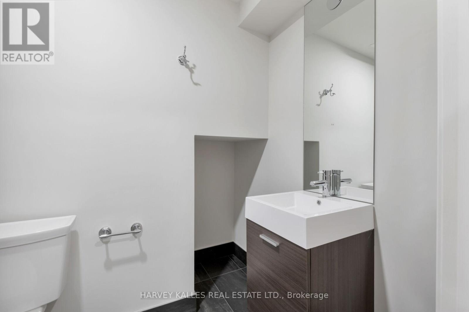 7 Edgedale Road, Toronto (North St. James Town), Ontario  M4X 1N5 - Photo 45 - C12448921