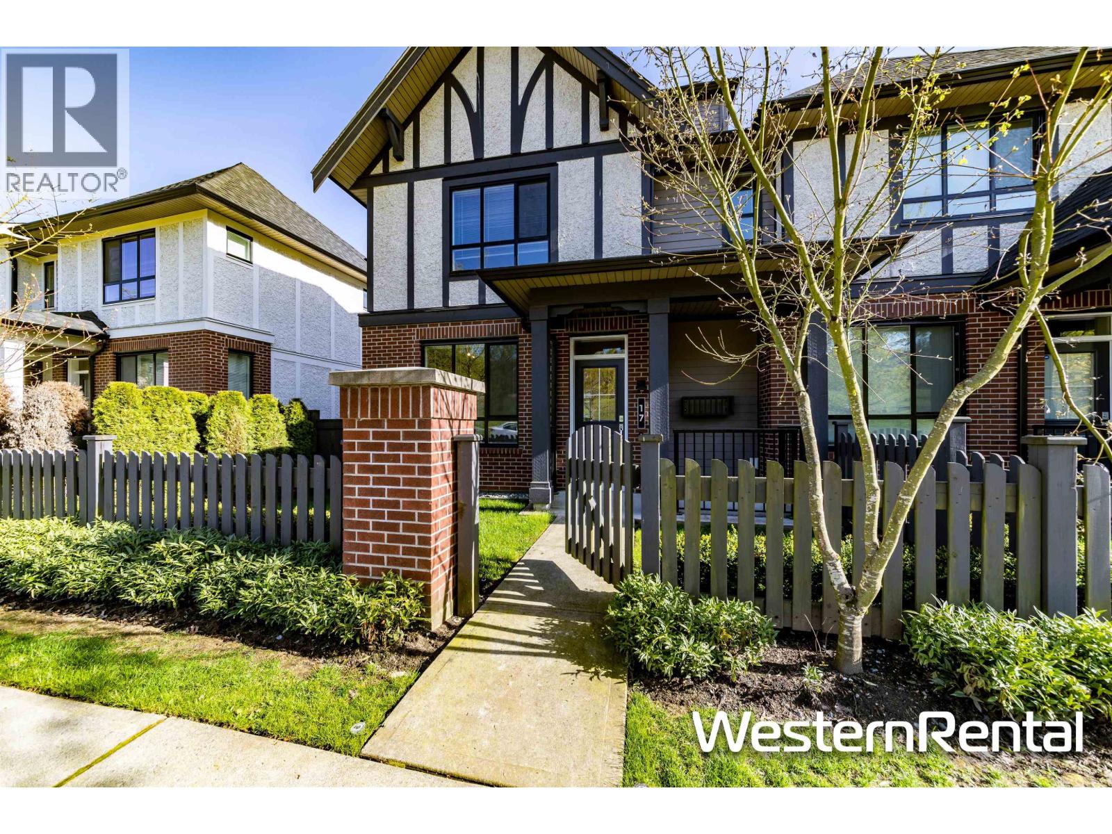 17 3500 BURKE VILLAGE PROMENADE, Coquitlam, British Columbia