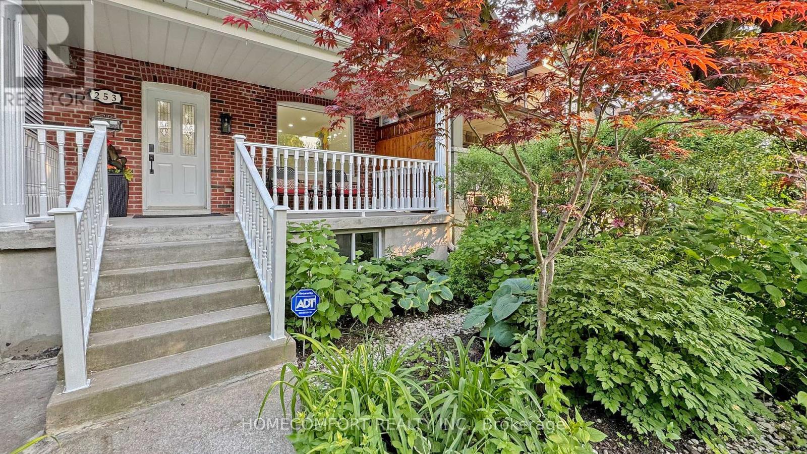 253 Fulton Avenue, Toronto, Ontario  M4K 1Y6 - Photo 2 - E12448805