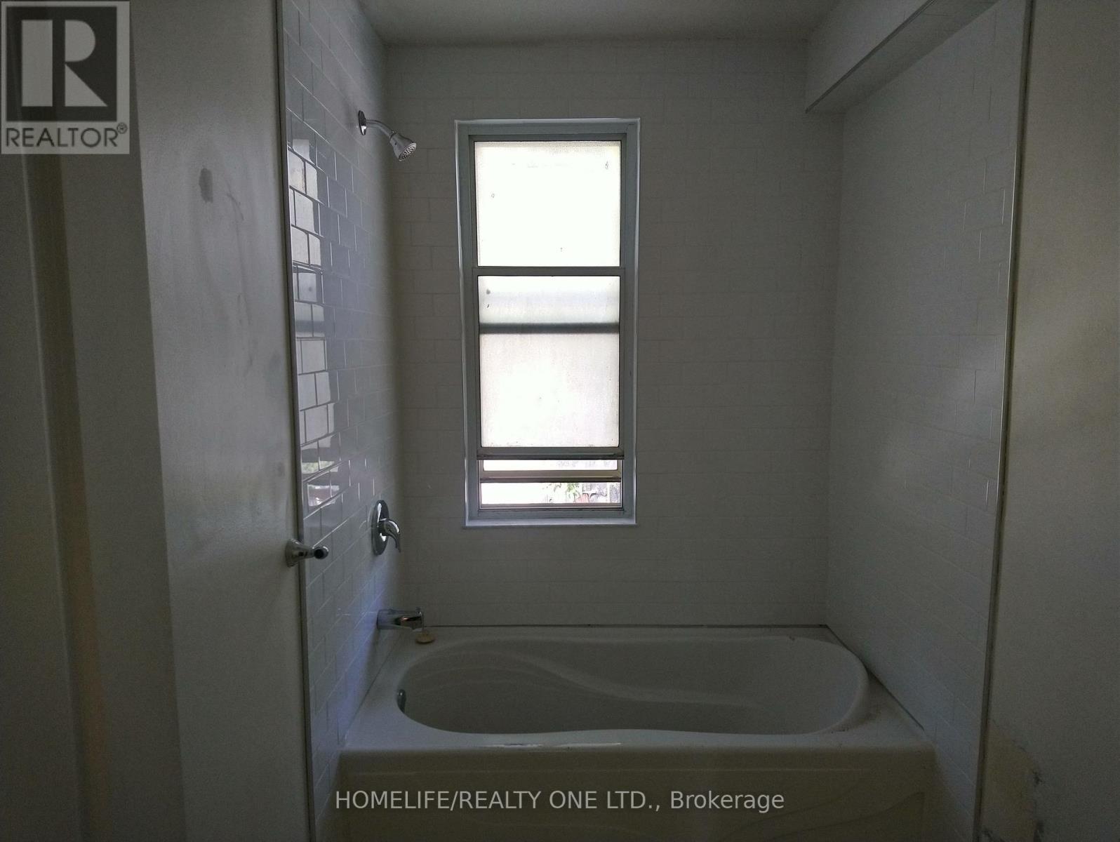 2 - 1202 Gerrard Street E, Toronto, Ontario  M4L 1Y6 - Photo 7 - E12448818