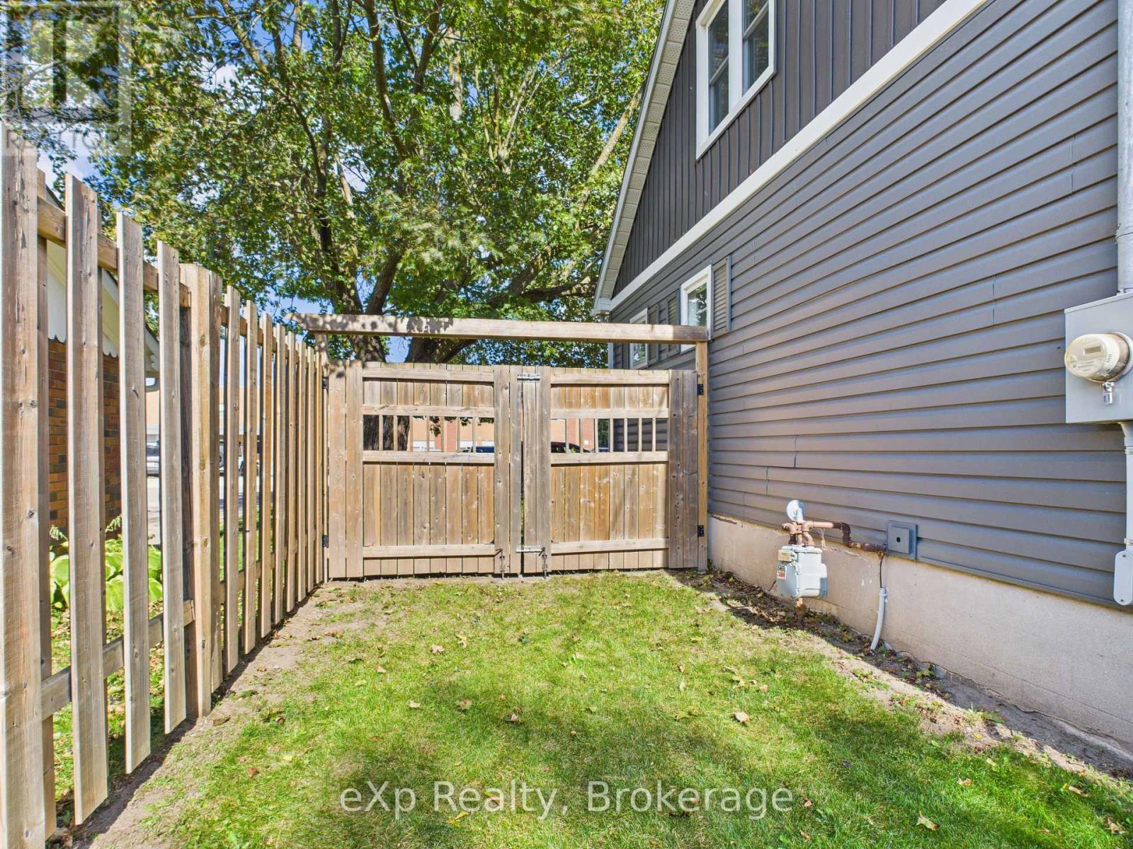 485 13th Street, Hanover, Ontario  N4N 1Y3 - Photo 4 - X12448932