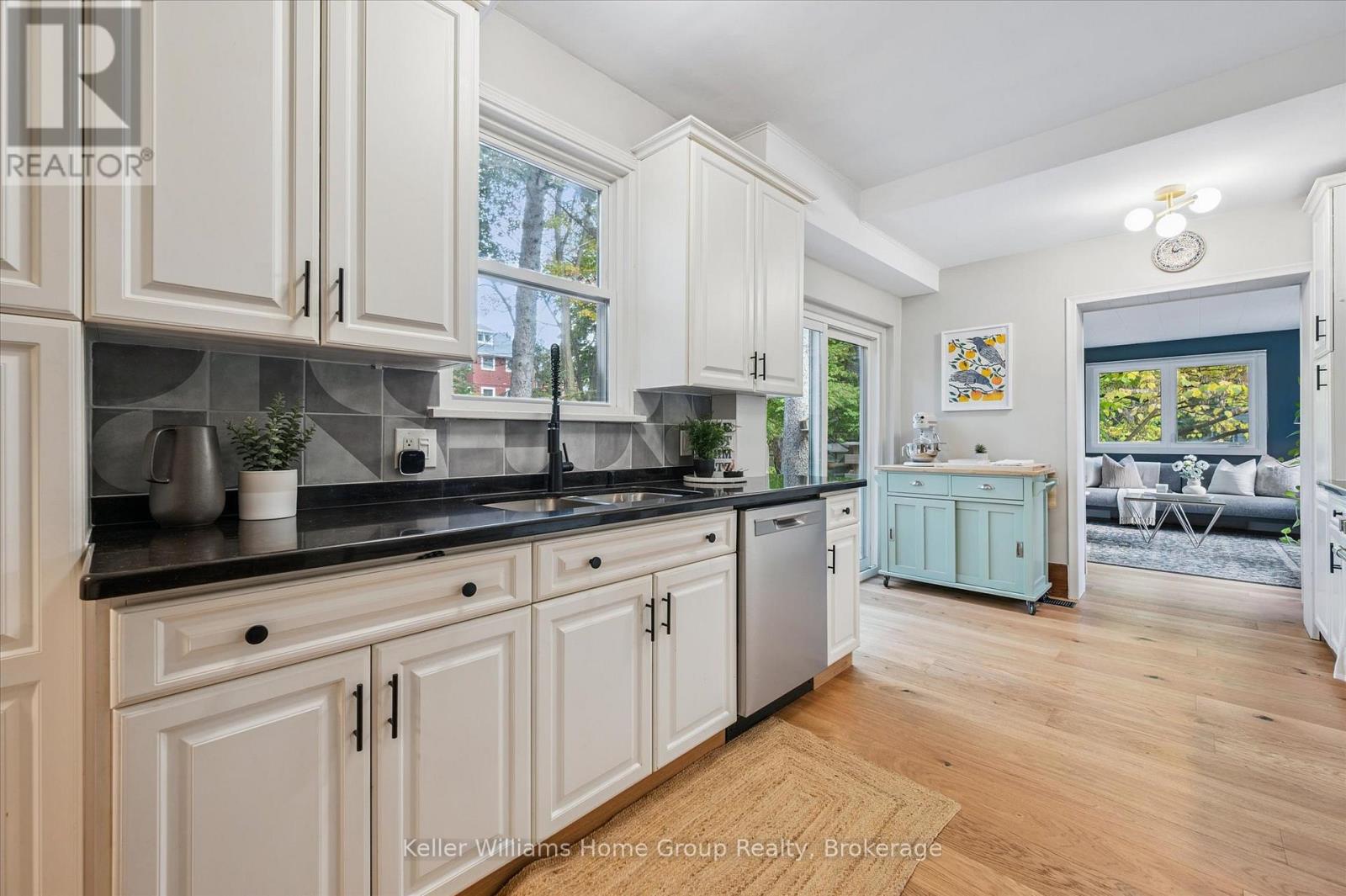 8 Crawford Street, Guelph (Dovercliffe Park/old University), Ontario  N1G 1Z1 - Photo 12 - X12448990