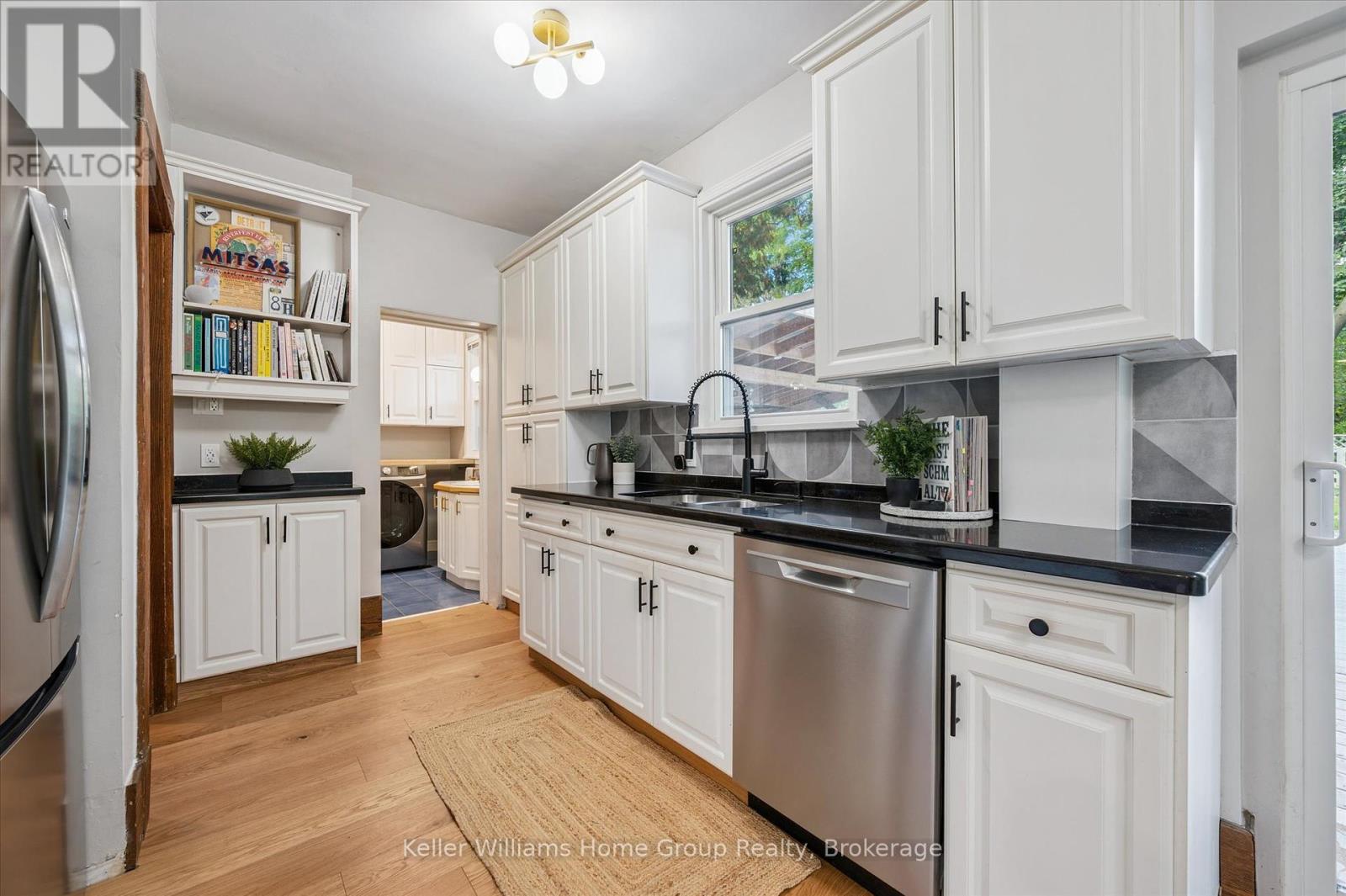 8 Crawford Street, Guelph (Dovercliffe Park/old University), Ontario  N1G 1Z1 - Photo 13 - X12448990