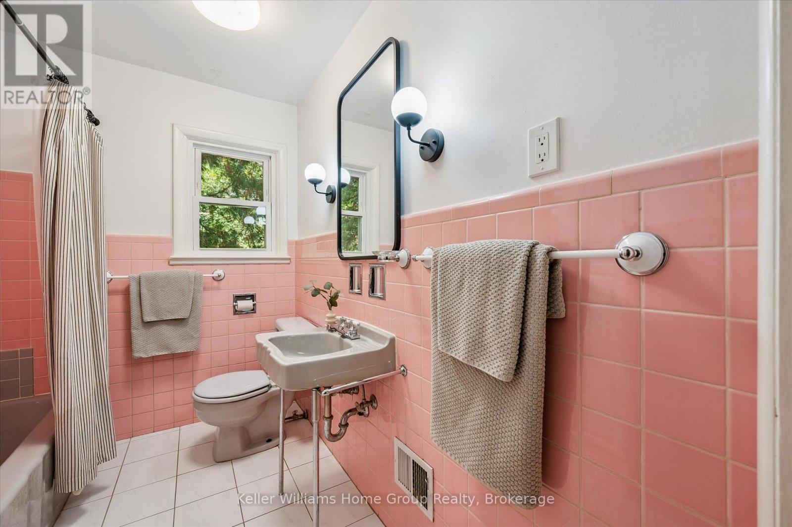 8 Crawford Street, Guelph (Dovercliffe Park/old University), Ontario  N1G 1Z1 - Photo 23 - X12448990