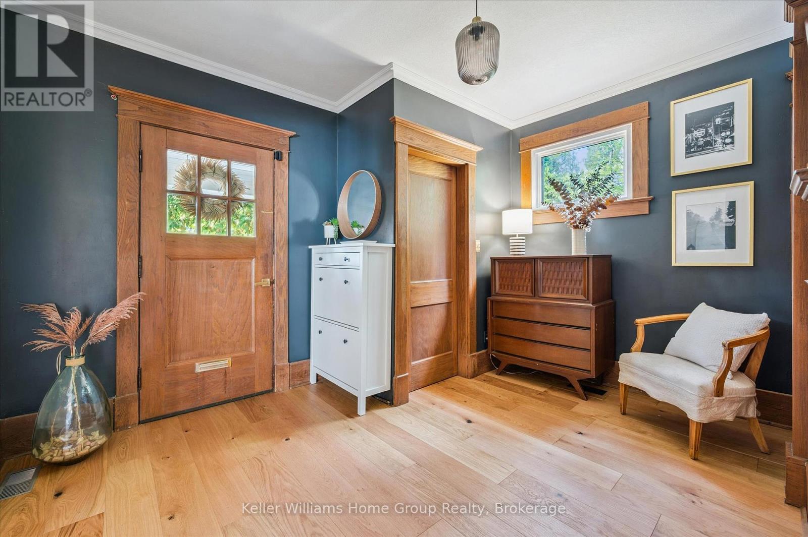 8 Crawford Street, Guelph (Dovercliffe Park/old University), Ontario  N1G 1Z1 - Photo 6 - X12448990