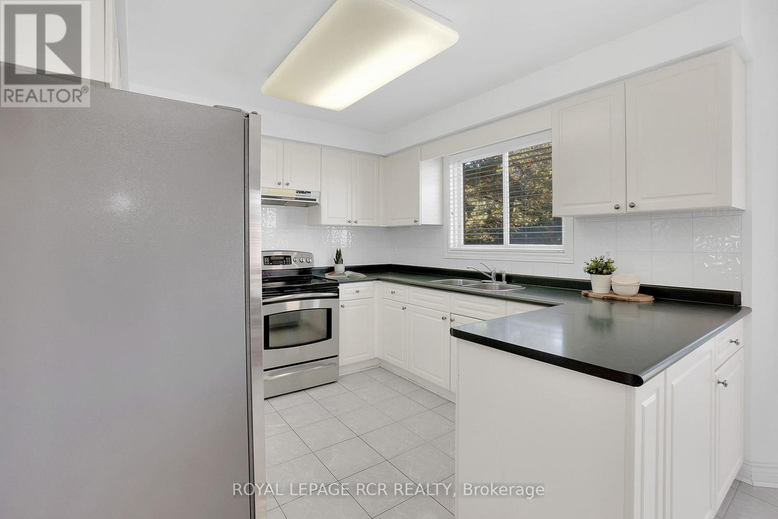 70 Zucchet Court, Vaughan (East Woodbridge), Ontario  L4L 8T7 - Photo 12 - N12448731