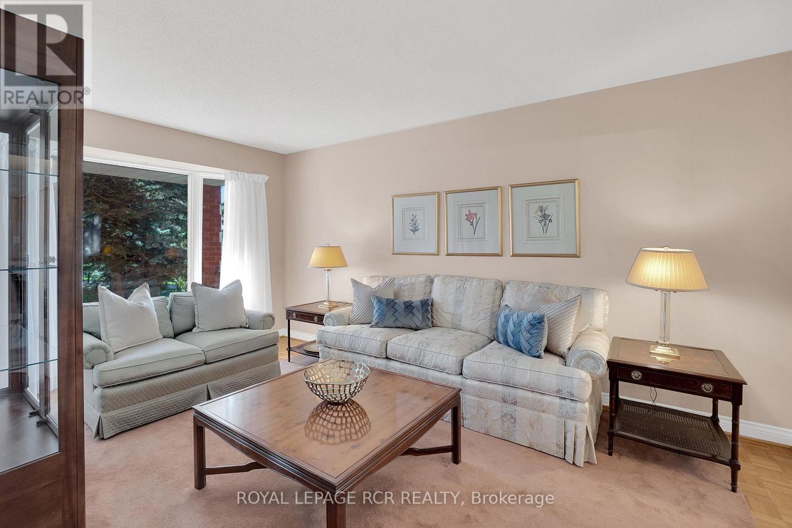 70 Zucchet Court, Vaughan (East Woodbridge), Ontario  L4L 8T7 - Photo 6 - N12448731