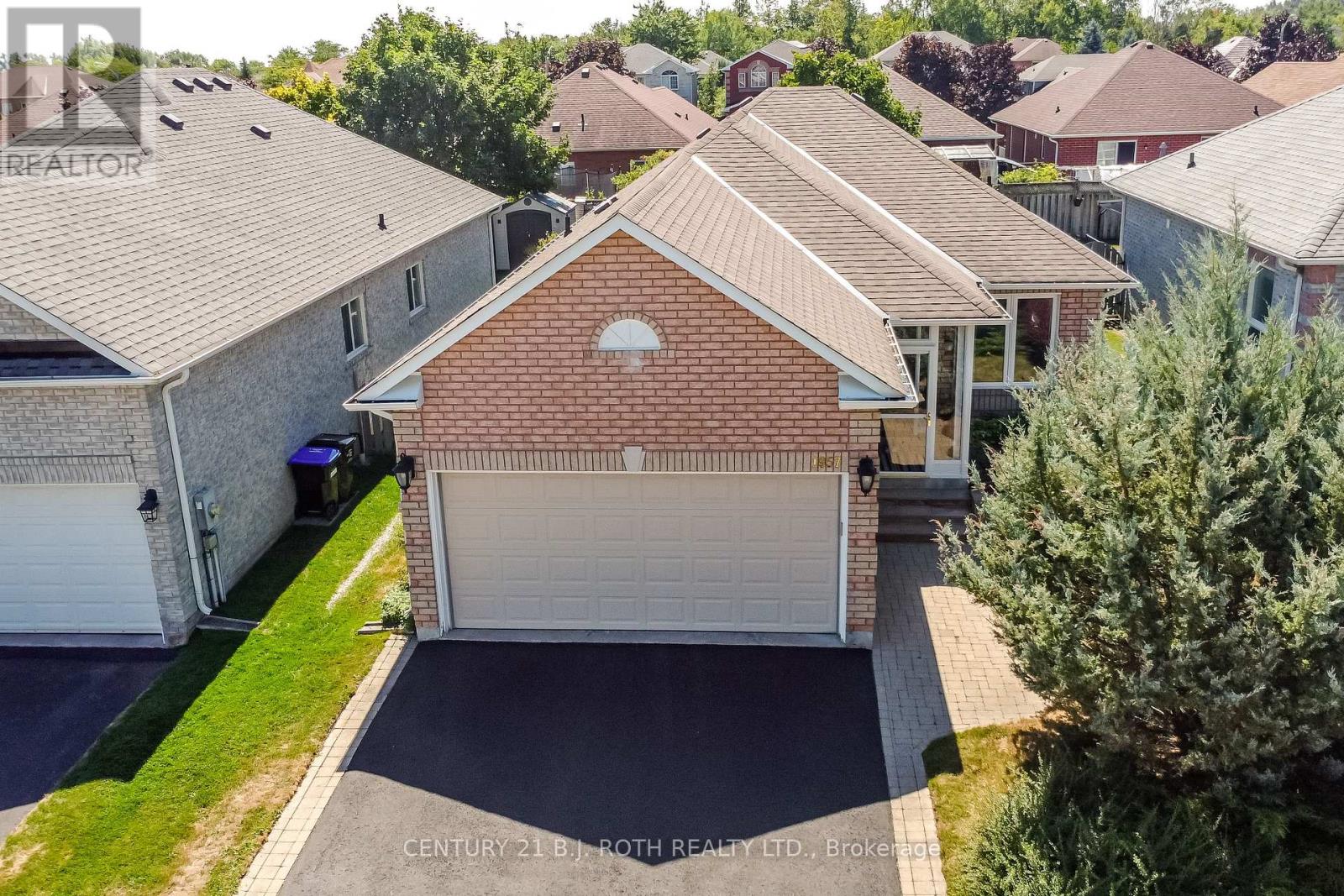 1957 Mill Street, Innisfil (Alcona), Ontario  L9S 2A2 - Photo 1 - N12448844