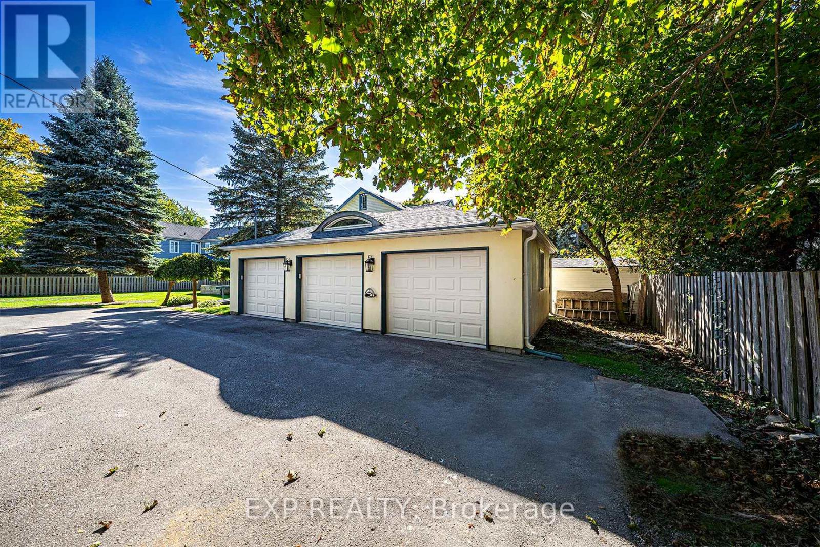 376 Lake Drive N, Georgina (Historic Lakeshore Communities), Ontario  L4P 3C8 - Photo 8 - N12448847