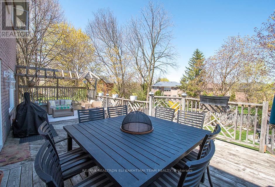 353 Meegan Court, Newmarket (Summerhill Estates), Ontario  L3X 2B7 - Photo 10 - N12448854
