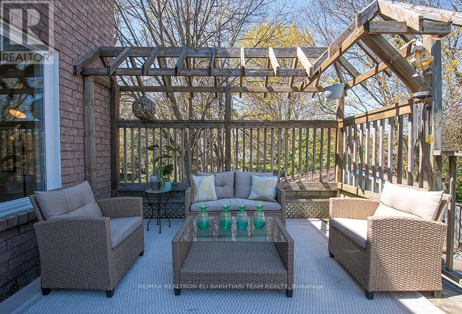 353 Meegan Court, Newmarket (Summerhill Estates), Ontario  L3X 2B7 - Photo 11 - N12448854