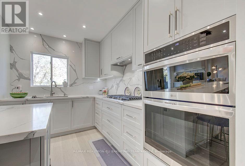 353 Meegan Court, Newmarket (Summerhill Estates), Ontario  L3X 2B7 - Photo 18 - N12448854