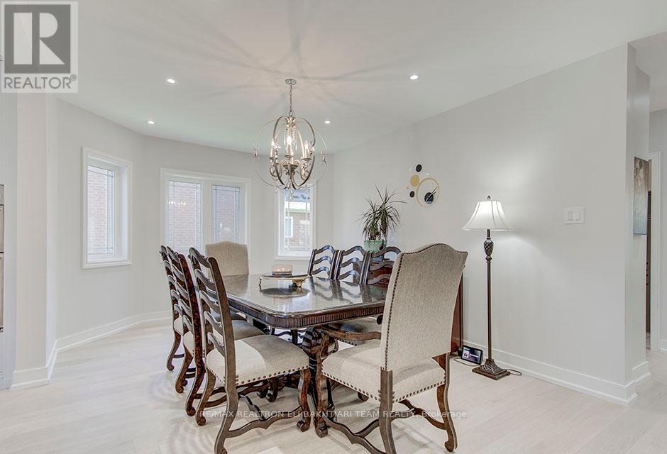 353 Meegan Court, Newmarket (Summerhill Estates), Ontario  L3X 2B7 - Photo 26 - N12448854