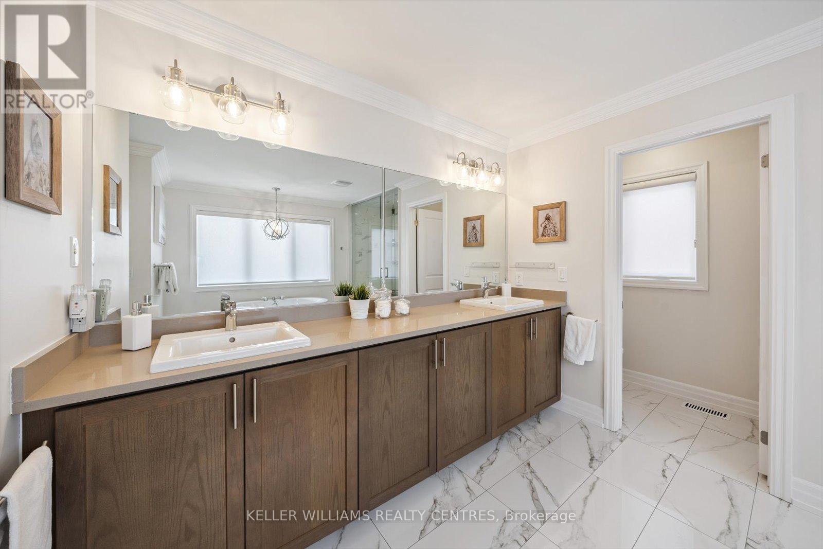 57 Charlotte Abby Drive, East Gwillimbury (Holland Landing), Ontario  L9N 1G5 - Photo 35 - N12448879