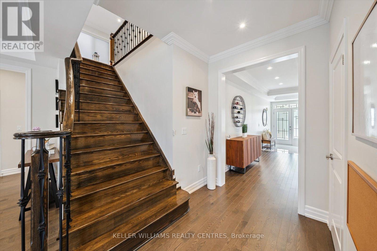 57 Charlotte Abby Drive, East Gwillimbury (Holland Landing), Ontario  L9N 1G5 - Photo 8 - N12448879
